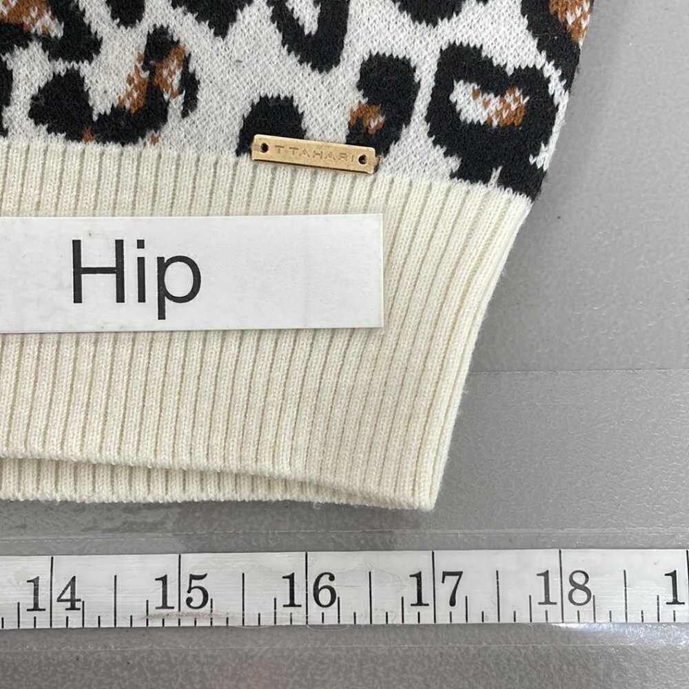 T Tahari Sweater Pullover Cheetah Print Crew Neck Brown Cream Size Small S - Picture 14 of 14